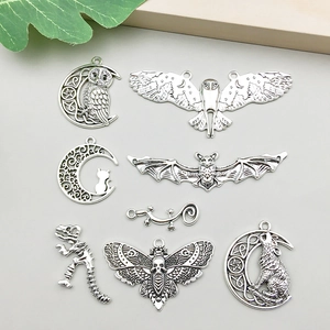 Colgantes Animales Góticos Plata Antigua Aleación Zinc Halloween Murciélago Búho Luna Lobo Calavera Mariposa para Joyería DIY