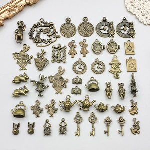 Vintage Antieke Bronzen Zinklegering Alice in Wonderland Thema Hangers Mix Set Konijn Teepot Klok Sleutel DIY Sieraden Maken Charms