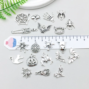 Antiek zilveren Halloween bedeltjes met spin en heks voor het maken van DIY-sieraden
