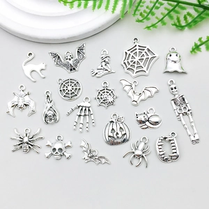 Antieke zilveren Halloween-bedeltjes met spinnen en spoken voor DIY-sieraden