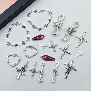 Lot de breloques gothiques argentées avec cœur épines et croix pour création bijoux DIY