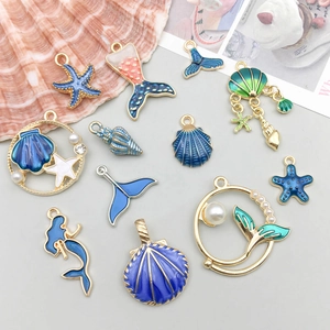 Zeeleven thema legering bedeltjes met blauw email, zeester en schelpvormen ontwerpen