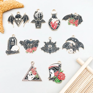 Gotisches Halloween Emaille-Anhänger-Set mit Fledermaus und Totenkopf für DIY Schmuck