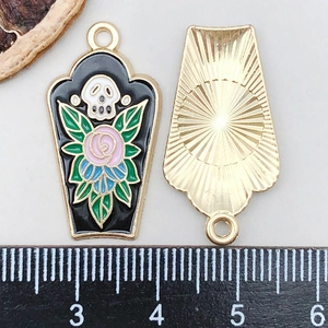 Detail of coffin-shaped enamel pendant showing size dimensions and skull rose pattern
