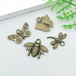 Detailset antiker Bronze-Insektenanhänger mit Schmetterling, Biene und Libelle für DIY-Schmuck