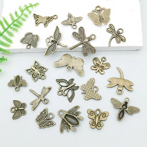 Antike Bronze-Insekten-Anhänger mit Schmetterling und Libelle für DIY-Schmuckherstellung