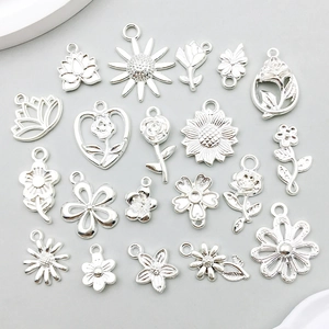 Divers pendentifs fleurs en alliage argenté pour la fabrication de bijoux DIY