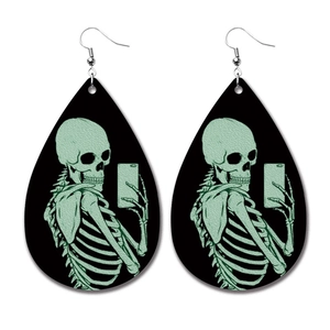 Halloween PU Leder-Ohrringe in Tropfenform mit Skelett-Selfie-Motiv und Gothik-Stil-Dekor