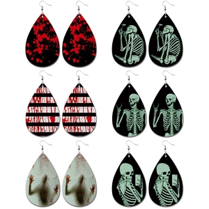 Halloween PU Leder Ohrringe Für Damen Horror Skelett Blutflecken Muster Gothisch Gruselige Ohrhänger Party Schmuck Geschenk
