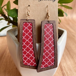 Bohemian wood frame earrings with red leather and white clover pattern on card