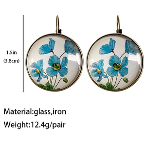 Detalle de aretes de girasol con 3,8 cm de diámetro y acabado de vidrio bronce retro