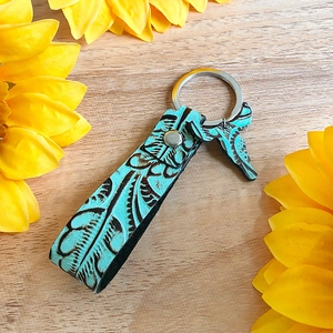 Porte-clés bohème en cuir turquoise avec gravure florale et pendentif oiseau sur bois