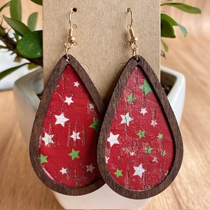 Christmas teardrop earrings with red bark texture, wood frame and green star patterns