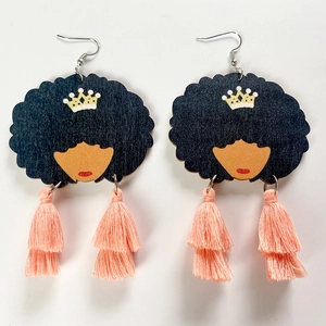 Afrikanische Königin Silhouette Holzohrringe mit rosa Quasten und goldener Krone Design