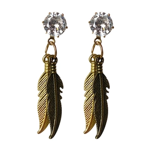 Orecchini a piuma stile vintage con zircone cubico e finitura in oro antico