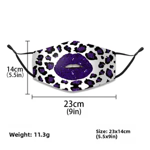 Detalle de dimensiones de máscara de algodón leopardo con motivo labios brillantes y cintas