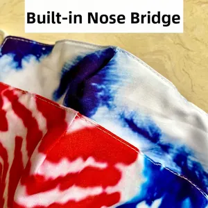 Dreilagige Baumwoll-Gesichtsmaske mit Batikmuster und integriertem Nasenbügelstreifen