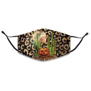 Dettaglio maschera Halloween leopardata con zucca e luna e laccetti regolabili per il viso