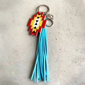 Portachiavi stile western con nappe in pelle e motivo geometrico azteco colorato