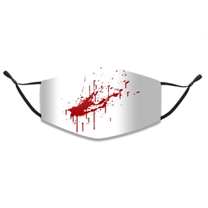 Dettaglio della maschera di Halloween in cotone a tre strati con schizzi di sangue