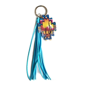 Portachiavi stile azteco con nappa blu cielo e ciondolo con cactus del deserto
