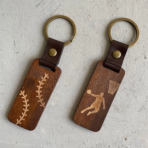 Porte-clés Sport Rétro en Bois Cuir Pendentif Silhouette Basket Baseball Anneau Porte-clés Homme Femme Accessoires de Mode