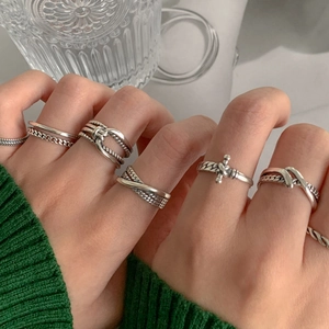 Set de anillos de plata retro de varias capas con cuerda trenzada y diseños vintage