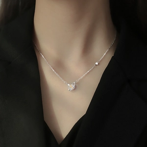 Elegante collana Saturno in argento S925 con zirconi scintillanti e ciondoli a stella