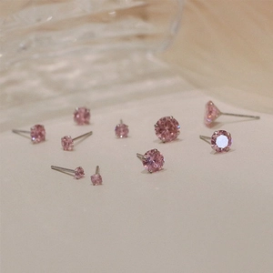 Pendientes de circonita rosa en varios tamaños con postes de plata de ley S925