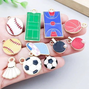 Ciondoli sportivi colorati in smalto con calcio e basket per creazione gioielli DIY
