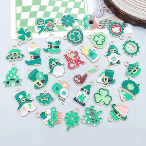 Breloques trèfle en émail vert pour la fabrication de bijoux de la Saint-Patrick