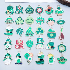 Breloques en Émail en Alliage de Zinc pour la Saint-Patrick pour la Fabrication de Bijoux Pendentifs Trèfle et Gnome Portebonheur pour DIY