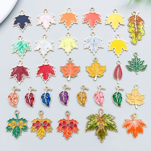 Pendentifs Feuille d'Érable en Alliage de Zinc Émaillé DIY Couleurs Mixtes Breloques Botaniques pour Bijoux
