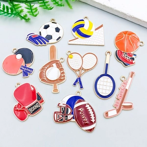 Set aus 10 Emaille-Sportanhängern mit Fußball, Basketball und Tennis für DIY-Schmuck