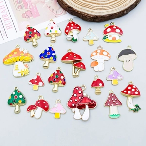 Colgantes de champiñones en esmalte colorido y aleación dorada para joyería DIY