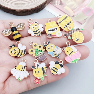 Gelbe Emaille Bienen und Sonnenblumen Anhänger Set für DIY Schmuckherstellung