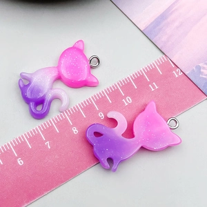 Macro detail of 3cm glitter resin cat charm showing pink to purple gradient and size scale