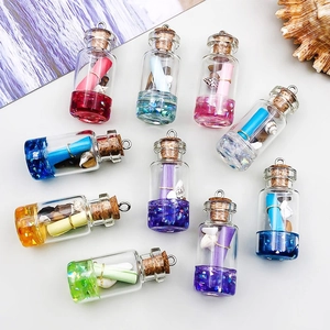Mini pendentifs bouteilles de vœux en verre coloré avec bouchons et coquillages