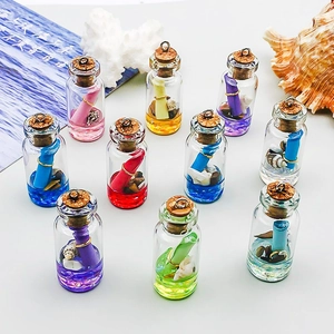 Mini bouteilles en verre colorées avec bouchons en liège et décors de plage pour bijoux