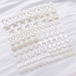 Assortiment de breloques en résine nacre blanche en forme de papillons et cœurs pour bijoux