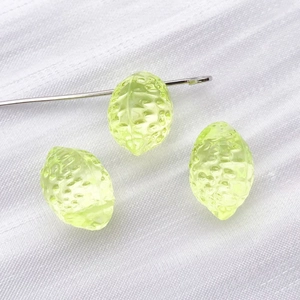 Trois breloques de citron jaune acrylique translucide avec texture pour bijoux DIY