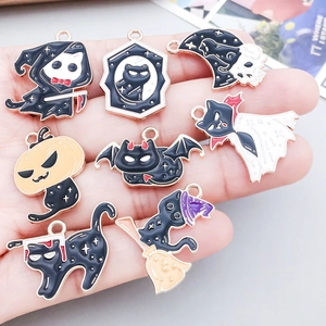 Set di ciondoli Halloween gatto nero smaltato con zucca e pipistrello per gioielli fai da te