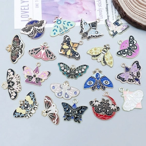 Set van 20 emaille vlinderbedeltjes met hemelse patronen voor DIY sieraden maken hobby