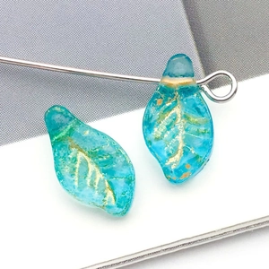 Blauer Glas-Blattanhänger mit Goldadern und Bohrung für DIY-Schmuckherstellung