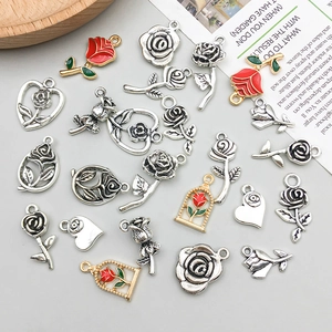 Set de breloques roses argentées vintage pour bijoux DIY avec fleurs en émail et cœurs