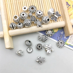Set di perline vintage in lega d'argento con ciondoli a cuore e farfalla per gioielli DIY