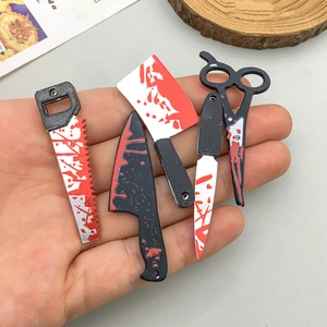 Pendentifs outils d'horreur Halloween en acrylique avec taches de sang sur une main
