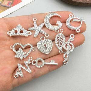 Silberne Legierungsanhänger mit weißen Strasssteinen für DIY-Schmuck in verschiedenen Formen