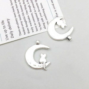 Nahaufnahme der Vintage-Mond-Katzen-Anhänger aus Silberlegierung für DIY-Schmuck