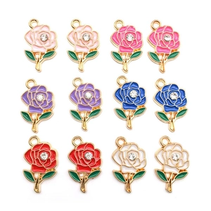 Set di 12 ciondoli a rosa colorati con placcatura in oro e cristalli per creazione gioielli